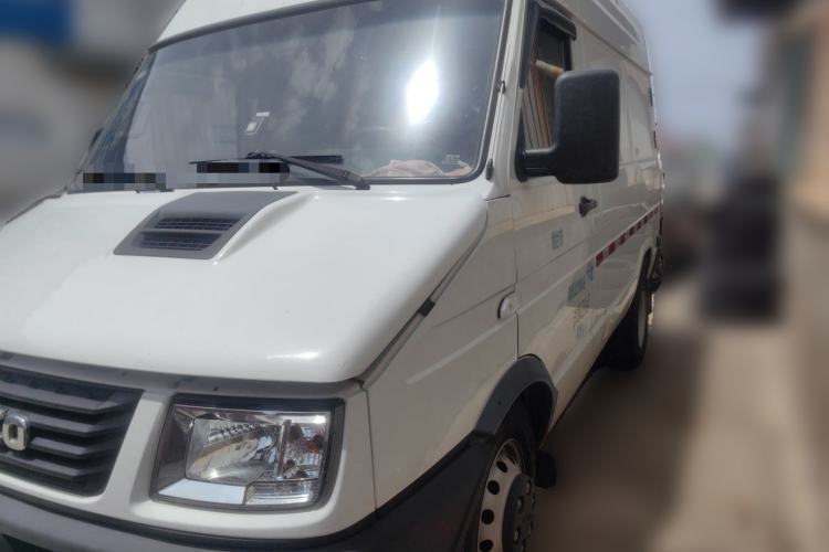 Ojetý Iveco Daily 2020 2.8T V35 Box Truck with Dual Tires Mid-Roof Design 3 Seats Emission Standard China V Guazi used car, China used car export, Used car for sale, Used cars, Cheapest cars for sale