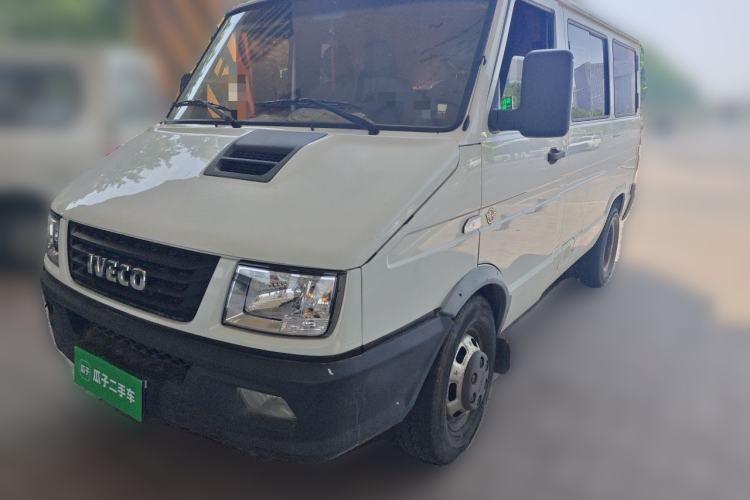 Used Iveco Daily 2020 2.5T A35 Passenger Van with Dual Tires Low Roof 5-9 Seats China V Emission Standard Guazi used car, China used car export, Used car for sale, Used  cars, Cheapest cars for sale
