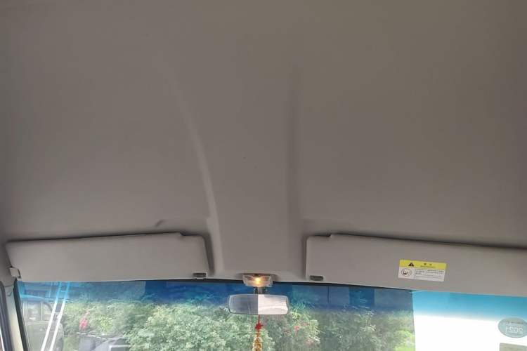 Used Iveco Daily 2020 2.5T A35 Passenger Van Dual Tires Mid-Roof Design 5-9 Seats China VI Standard Headliner