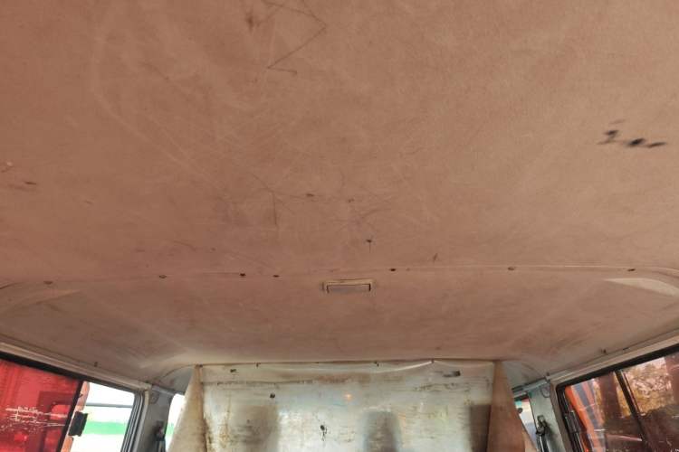 Used Iveco Daily 2020 2.5T A35 Passenger Van with Dual Tires Low Roof 5-9 Seats China V Emission Standard Headliner
