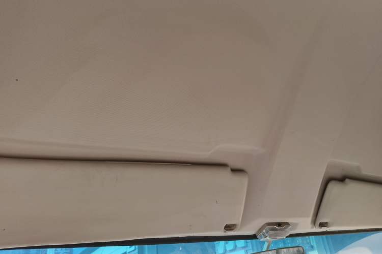 Used Iveco Daily 2020 2.5T A35 Passenger Van with Dual Tires Mid-Roof Design 5-9 Seater Side-Sliding Door China V Emission Standard Headliner
