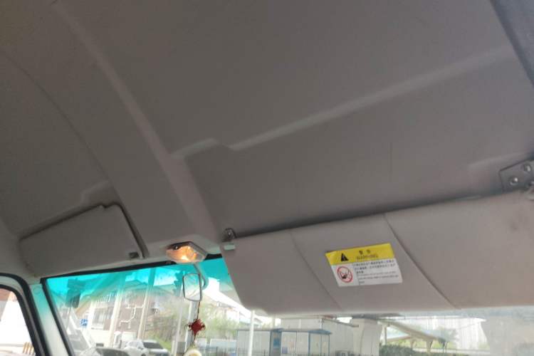 Used Iveco Daily 2020 2.5T A35 Passenger Van Single-Tire Mid-Roof Design 5-9 Seats China V Emission Standard Headliner