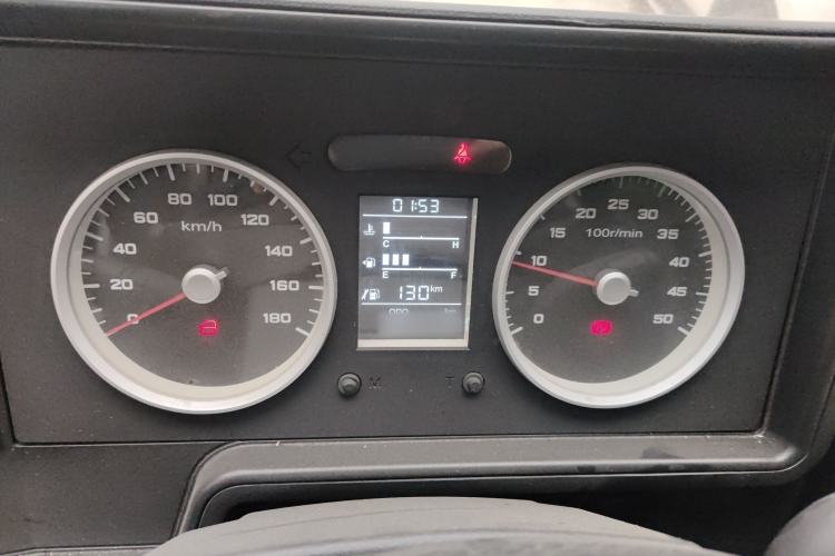 Used Iveco Daily 2020 2.5T A35 Passenger Van with Dual Tires Mid-Roof Design 5-9 Seater Side-Sliding Door China V Emission Standard Instrument Cluster