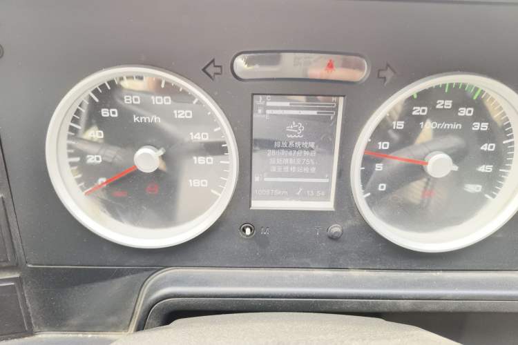 Used Iveco Daily 2020 2.5T A35 Passenger Van with Dual Tires Mid-Roof Design 5-9 Seater Side-Sliding Door Euro VI Standard Instrument Cluster
