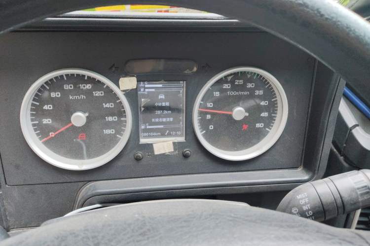 Used Iveco Daily 2020 2.5T A35 Passenger Van Single-Tire Mid-Roof Design 5-9 Seats China V Emission Standard Instrument Cluster