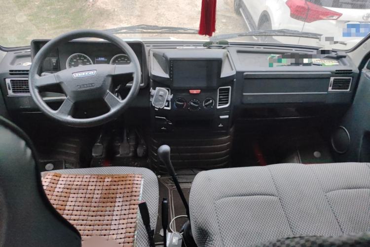 Used Iveco Daily 2020 2.5T A35 Passenger Van with Dual Tires Mid-Roof Design 5-9 Seater Side-Sliding Door China V Emission Standard Interior 2