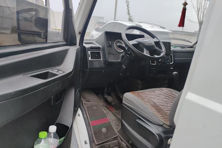 Used Iveco Daily 2020 2.5T A35 Passenger Van with Dual Tires Mid-Roof Design 5-9 Seater Side-Sliding Door China V Emission Standard Interior 3