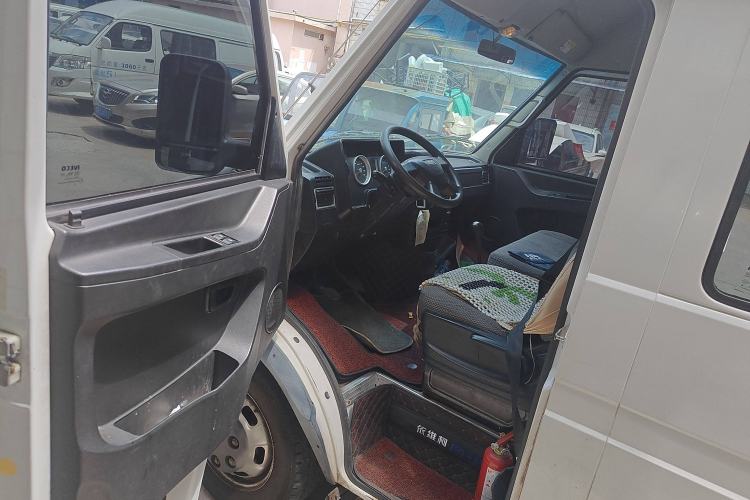 Used Iveco Daily 2020 2.5T A35 Passenger Van with Dual Tires Mid-Roof Design 5-9 Seater Side-Sliding Door China V Emission Standard Interior 3