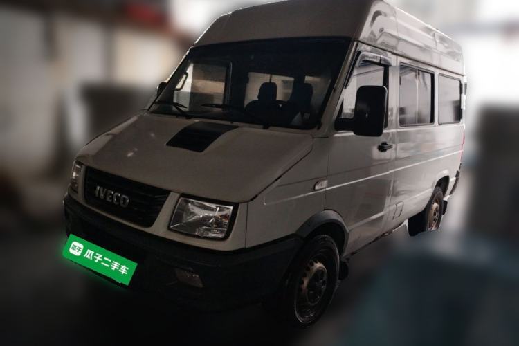 Used Iveco Daily 2020 2.5T A35 Passenger Van Single-Tire Mid-Roof Design 5-9 Seats China V Emission Standard Guazi used car, China used car export, Used car for sale, Used cars, Cheapest cars for sale