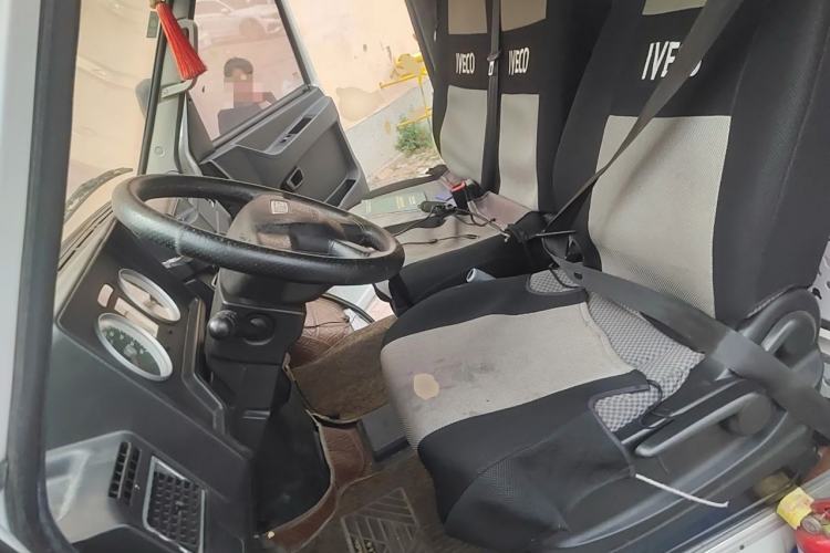 Used Iveco Daily 2020 2.5T A35 Passenger Van Dual Tires Mid-Roof Design 5-9 Seats China VI Standard Left Front Seat