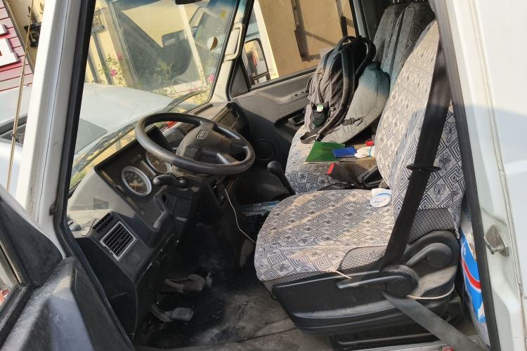 Used Iveco Daily 2020 2.5T A35 Passenger Van with Dual Tires Mid-Roof Design 5-9 Seater Side-Sliding Door China V Emission Standard Left Front Seat