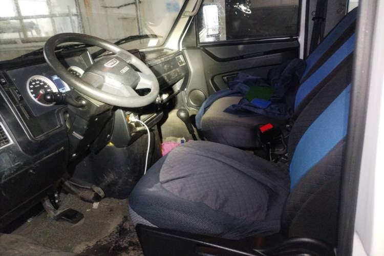 Used Iveco Daily 2020 2.5T A35 Passenger Van Single-Tire Mid-Roof Design 5-9 Seats China V Emission Standard Left Front Seat