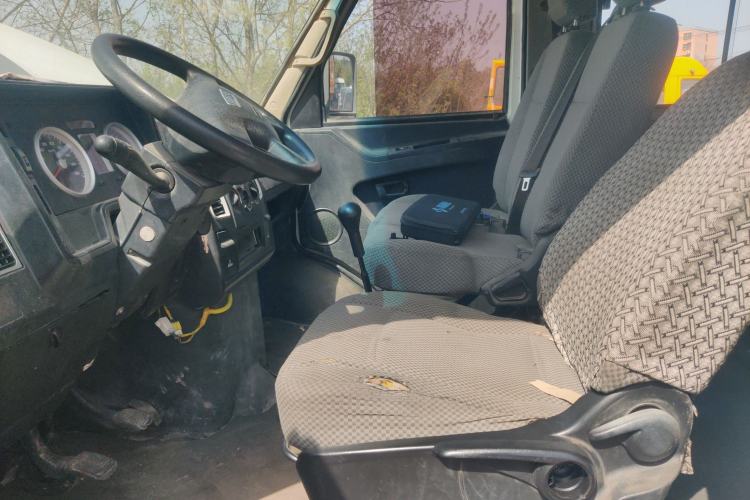 Used Iveco Daily 2020 2.5T A35 Passenger Van Single-Tire Mid-Roof Design 5-9 Seater with Sliding Side Door Meeting China VI Emission Standards Left Front Seat