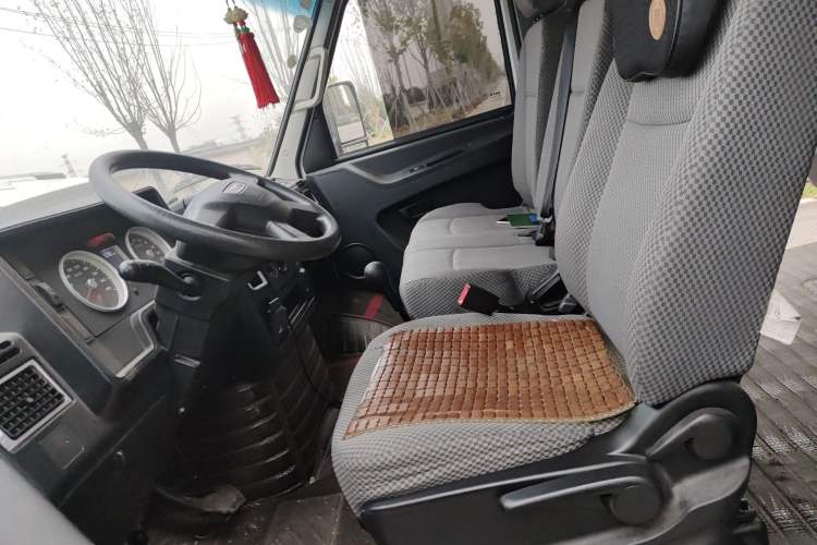 Used Iveco Daily 2020 2.5T A35 Passenger Van with Dual Tires Mid-Roof Design 5-9 Seater Side-Sliding Door China V Emission Standard Left Front Seat