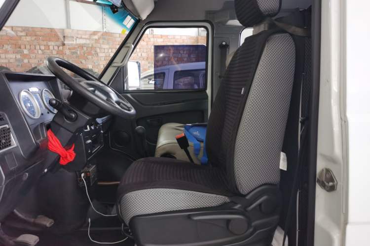 Used Iveco Daily 2020 2.5T A35 Passenger Van Single-Tire Mid-Roof Design 5-9 Seats China V Emission Standard Left Front Seat