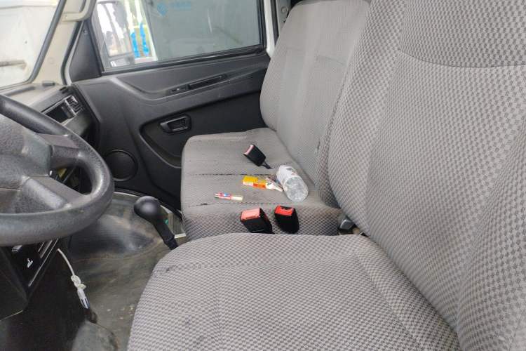 Used Iveco Daily 2020 2.8T V35 Box Truck with Dual Tires V35 Mid-Roof Design 3-Seater and Side-Sliding Door—China-V Standards Left Front Seat