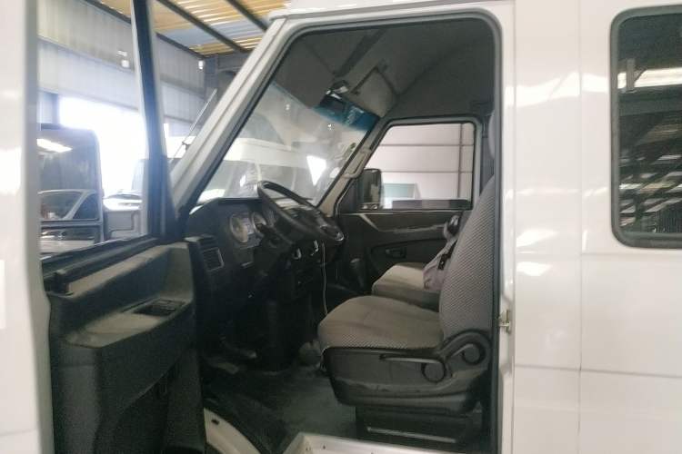 Used Iveco Daily 2020 2.5T A35 Passenger Van Single-Tire Mid-Roof Design 5-9 Seats China V Emission Standard Left Front Seat