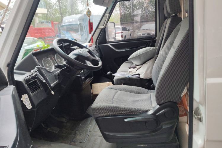Used Iveco Daily 2020 2.5T A35 Passenger Van Single-Tire Mid-Roof Design 5-9 Seats China V Emission Standard Left Front Seat