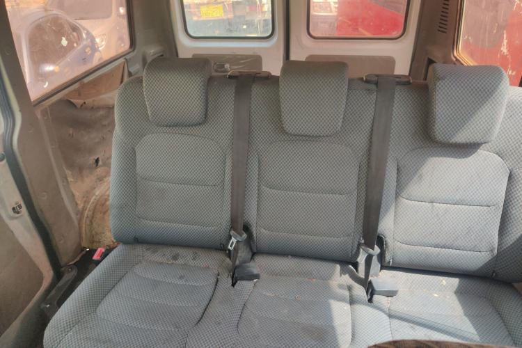 Used Iveco Daily 2020 2.5T A35 Passenger Van Single-Tire Mid-Roof Design 5-9 Seater with Sliding Side Door Meeting China VI Emission Standards Left Rear Seat