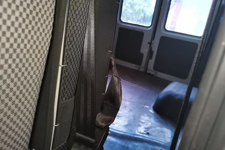 Used Iveco Daily 2020 2.5T A35 Passenger Van Single-Tire Mid-Roof Design 5-9 Seats China V Emission Standard Left Rear Seat