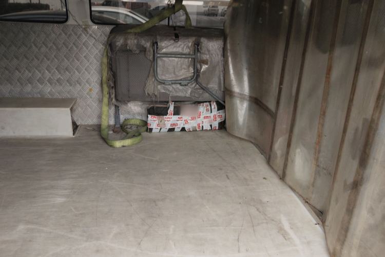 Used Iveco Daily 2020 2.5T A35 Passenger Van Single-Tire Mid-Roof Design 5-9 Seats China V Emission Standard Left Rear Seat