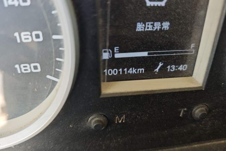 Used Iveco Daily 2020 2.5T A35 Passenger Van with Dual Tires Low Roof 5-9 Seats China V Emission Standard Odometer Close Up