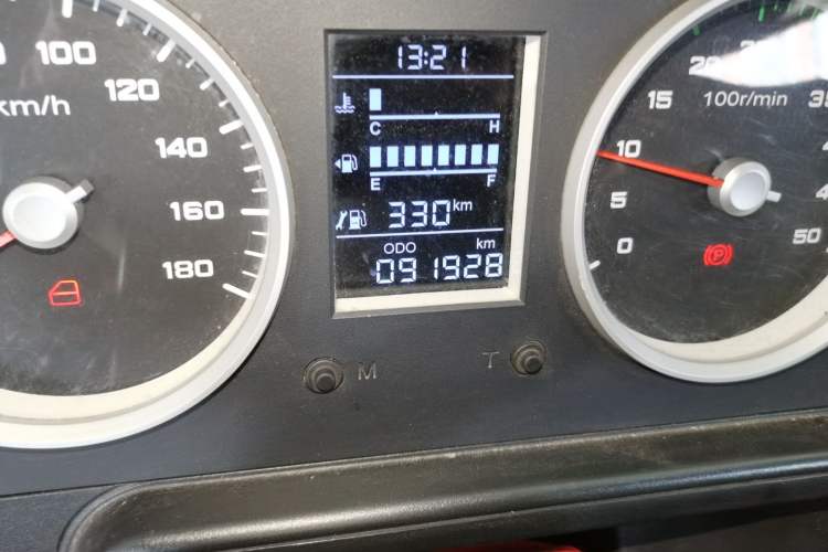 Used Iveco Daily 2020 2.5T A35 Passenger Van Single-Tire Mid-Roof Design 5-9 Seats China V Emission Standard Odometer Close Up
