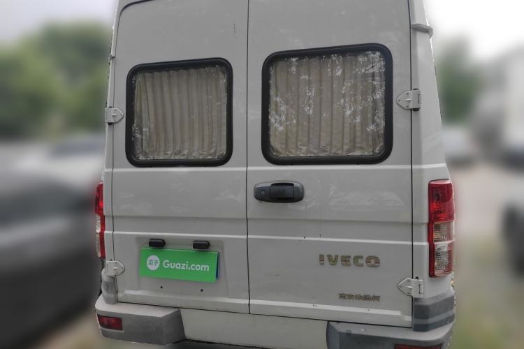 Used Iveco Daily 2020 2.5T A35 Passenger Van with Dual Tires Mid-Roof Design 5-9 Seater China V Emission Standard Rear