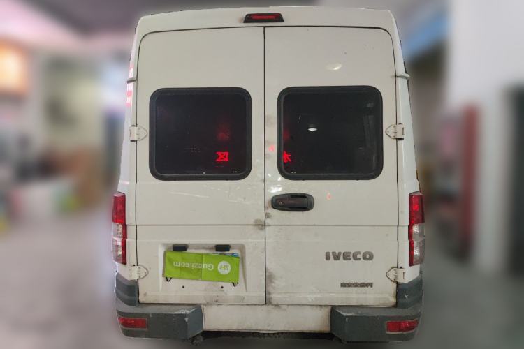 Used Iveco Daily 2020 2.5T A35 Passenger Van with Dual Tires Mid-Roof Design 5-9 Seater China V Emission Standard Rear