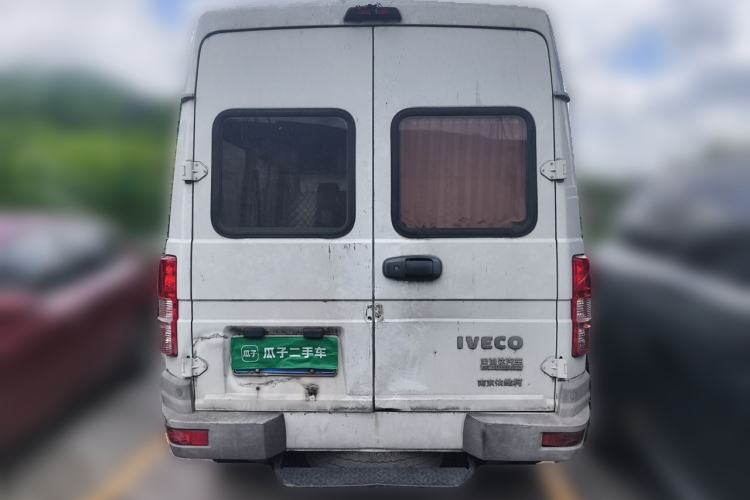 Used Iveco Daily 2020 2.5T A35 Passenger Van with Dual Tires Mid-Roof Design 5-9 Seater Side-Sliding Door China V Emission Standard Rear