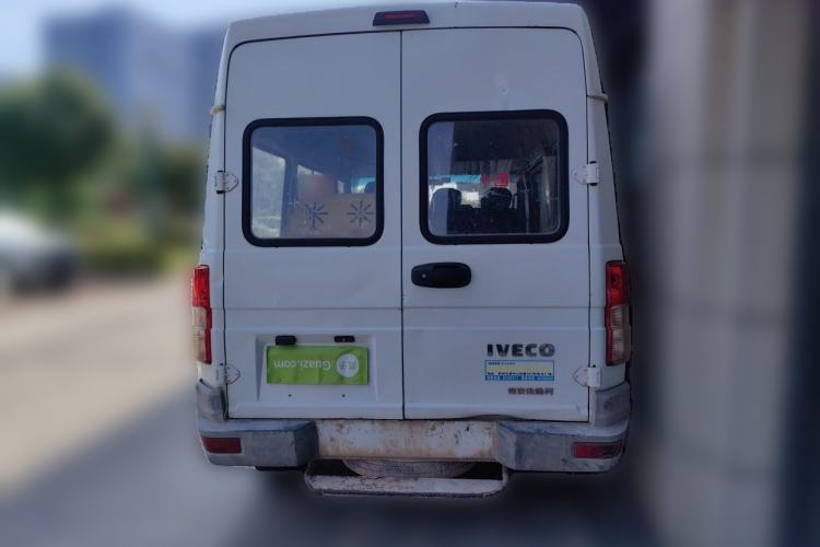 Used Iveco Daily 2020 2.5T A35 Passenger Van Single-Tire Mid-Roof Design 5-9 Seats China V Emission Standard Rear