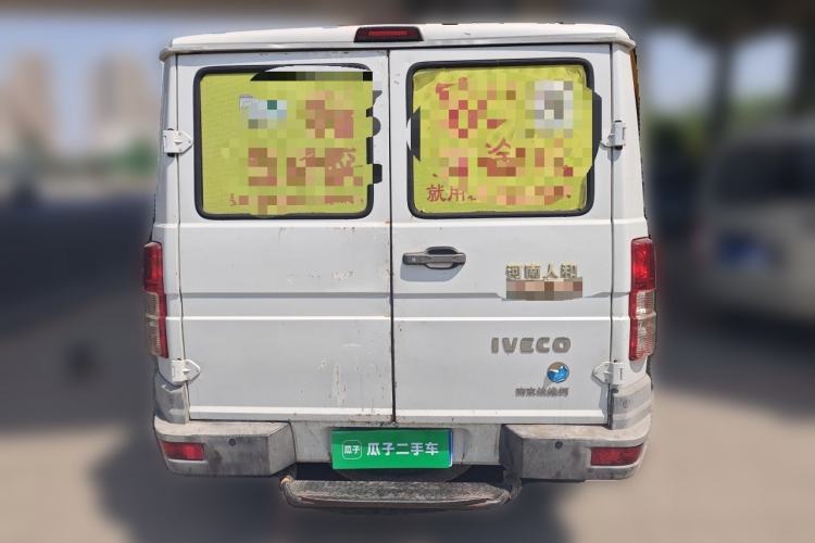 Used Iveco Daily 2020 2.5T A35 Passenger Van with Dual Tires Low Roof 5-9 Seats China V Emission Standard Rear