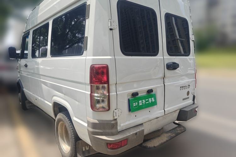 Used Iveco Daily 2020 2.5T A35 Passenger Van with Dual Tires Mid-Roof Design 5-9 Seater Side-Sliding Door Euro VI Standard Rear Left 45 Deg