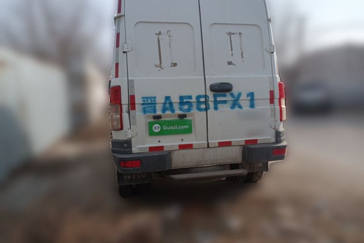 Used Iveco Daily 2020 2.8T V40 Cargo Van with Dual Tires Mid-Roof Design 3 Seats China V Emission Standard Rear Left 45 Deg