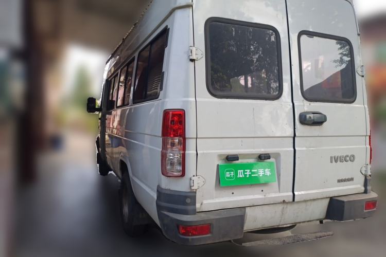 Used Iveco Daily 2020 2.5T A40 Passenger Van Dual Tires Mid-Roof Design 5-9 Seats China VI Emission Standard Rear Left 45 Deg