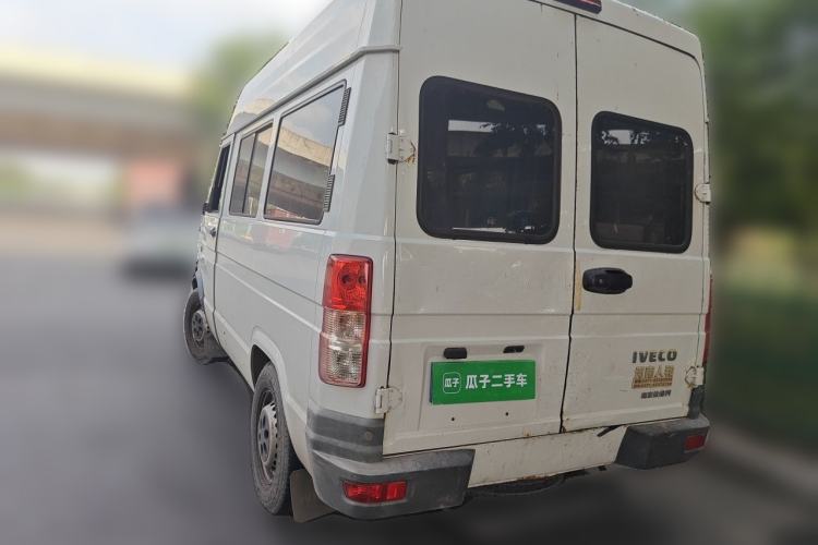 Used Iveco Daily 2020 2.5T A35 Passenger Van Single-Tire Mid-Roof Design 5-9 Seats with Sliding Side Door Meeting China V Emission Standards Rear Left 45 Deg