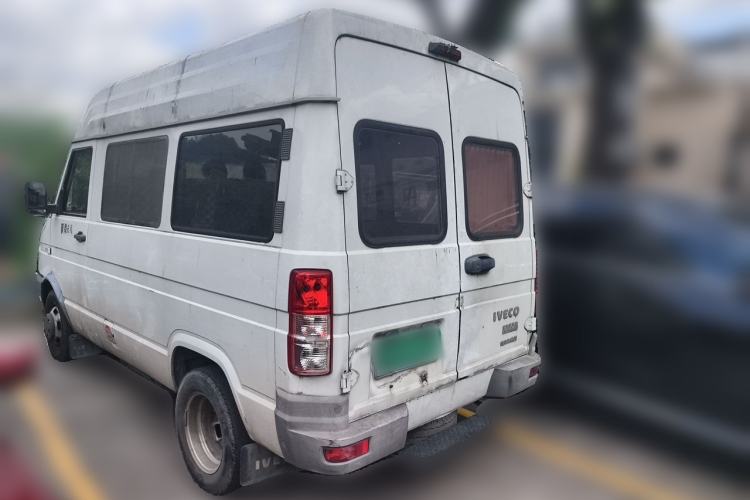 Used Iveco Daily 2020 2.5T A35 Passenger Van with Dual Tires Mid-Roof Design 5-9 Seater Side-Sliding Door China V Emission Standard Rear Left 45 Deg