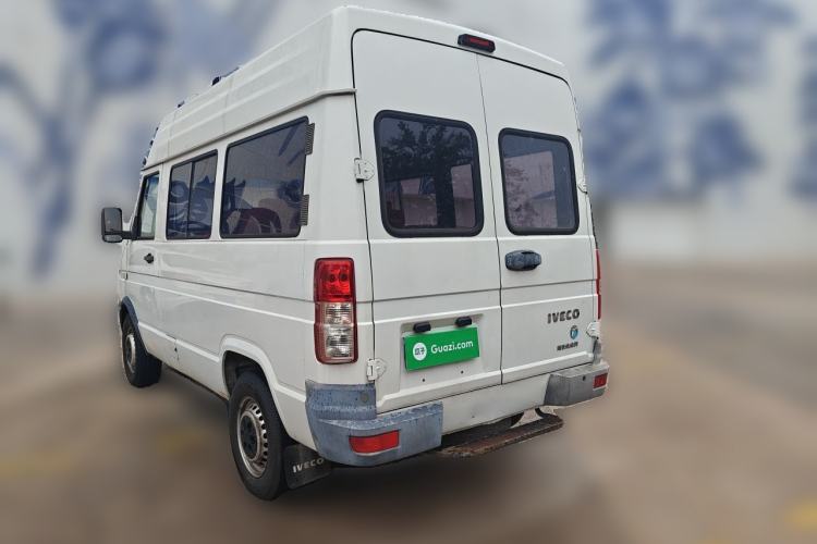 Used Iveco Daily 2020 2.5T A35 Passenger Van Single-Tire Mid-Roof Design 5-9 Seater with Sliding Side Door Meeting China VI Emission Standards Rear Left 45 Deg