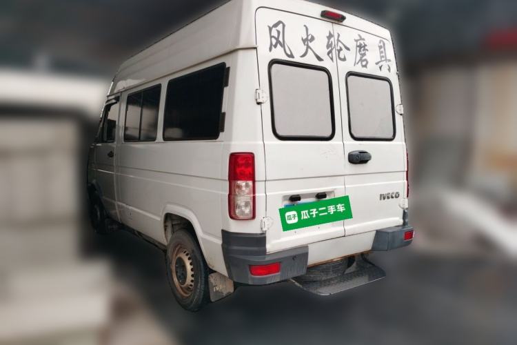 Used Iveco Daily 2020 2.5T A35 Passenger Van Single-Tire Mid-Roof Design 5-9 Seats China V Emission Standard Rear Left 45 Deg