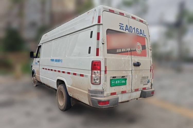 Used Iveco Daily 2020 2.8T V40 Cargo Van with Dual Tires Mid-Roof Design 3 Seats China V Emission Standard Rear Left 45 Deg