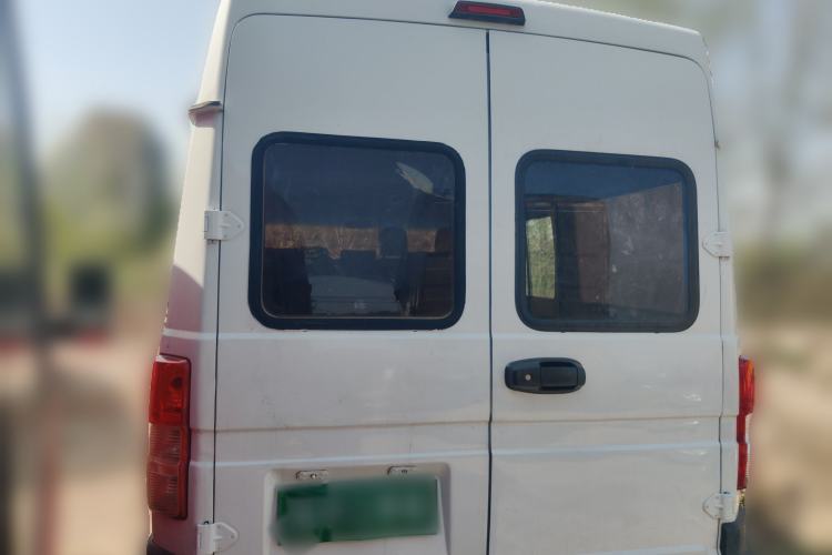 Used Iveco Daily 2020 2.5T A35 Passenger Van Single-Tire Mid-Roof Design 5-9 Seater with Sliding Side Door Meeting China VI Emission Standards Rear Left 45 Deg