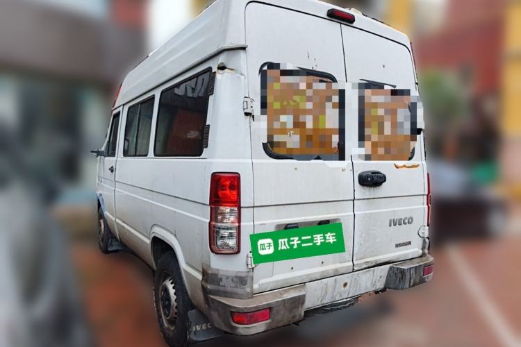 Used Iveco Daily 2020 2.5T A35 Passenger Van Single-Tire Mid-Roof Design 5-9 Seats with Sliding Side Door Meeting China V Emission Standards Rear Left 45 Deg