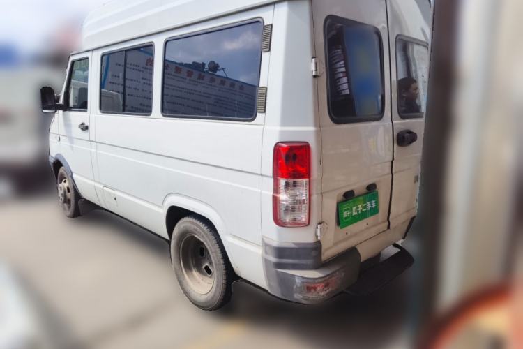 Used Iveco Daily 2020 2.5T A35 Passenger Van with Dual Tires Mid-Roof Design 5-9 Seater Side-Sliding Door Euro VI Standard Rear Left 45 Deg