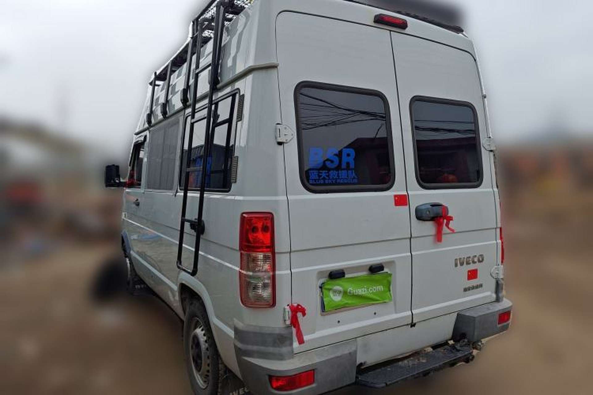 Used Iveco Daily 2020 2.5T A35 Passenger Van Single-Tire Mid-Roof Design 5-9 Seats with Sliding Side Door Meeting China V Emission Standards Rear Left 45 Deg