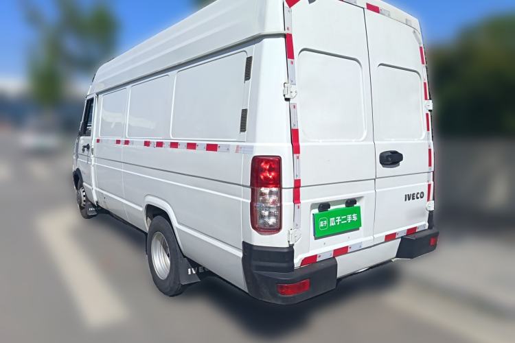 Used Iveco Daily 2020 2.8T V40 Cargo Van with Dual Tires Mid-Roof Design 3 Seats China V Emission Standard Rear Left 45 Deg