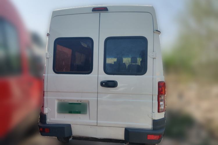 Used Iveco Daily 2020 2.5T A35 Passenger Van Single-Tire Mid-Roof Design 5-9 Seater with Sliding Side Door Meeting China VI Emission Standards Rear
