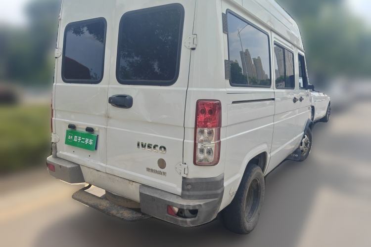 Used Iveco Daily 2020 2.5T A35 Passenger Van with Dual Tires Mid-Roof Design 5-9 Seater Side-Sliding Door Euro VI Standard Rear Right 45 Deg