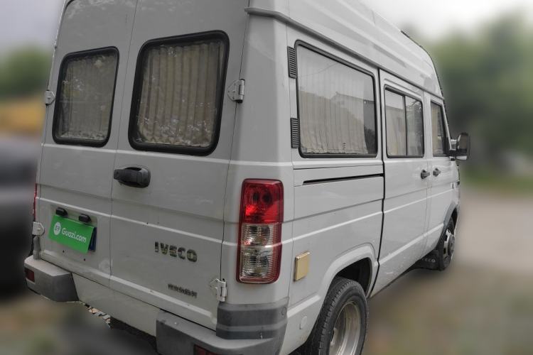 Used Iveco Daily 2020 2.5T A35 Passenger Van with Dual Tires Mid-Roof Design 5-9 Seater China V Emission Standard Rear Right 45 Deg