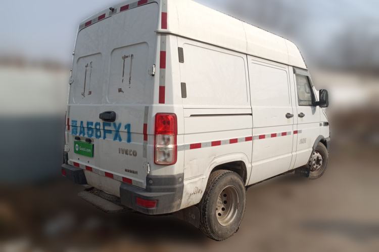 Used Iveco Daily 2020 2.8T V40 Cargo Van with Dual Tires Mid-Roof Design 3 Seats China V Emission Standard Rear Right 45 Deg