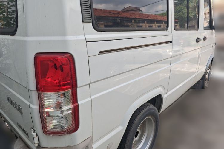 Used Iveco Daily 2020 2.5T A35 Passenger Van with Dual Tires Mid-Roof Design 5-9 Seater China V Emission Standard Rear Right 45 Deg